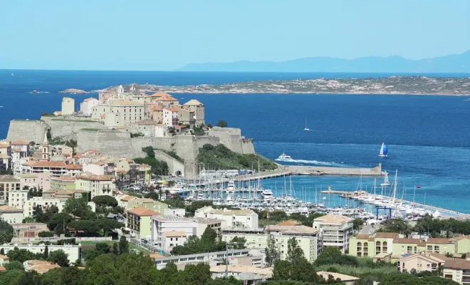 Réservez un VTC depuis le port de Bastia vers Calvi, Bastia, Société VTC 2B